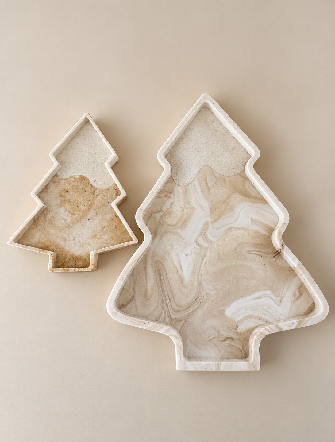 KERST | Bandeja de Jesmonite en forma de árbol de Navidad