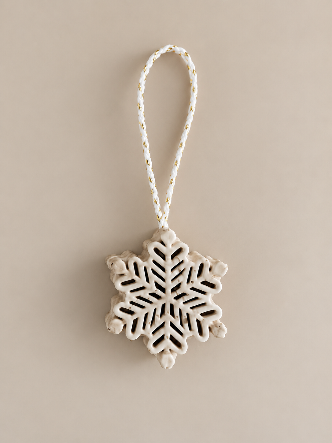 BRINA | Set de 5 adornos de copo de nieve de Jesmonite para Navidad