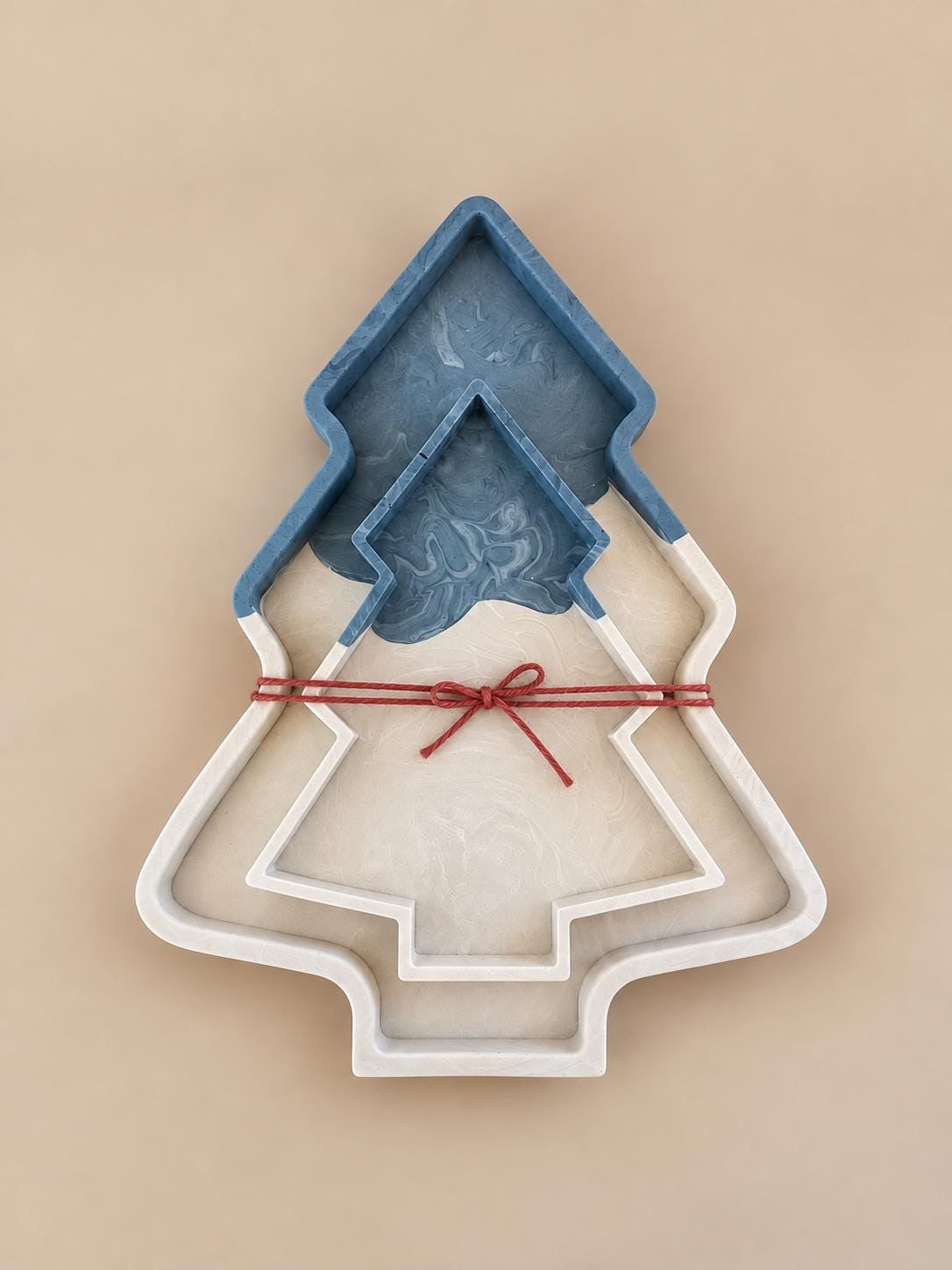KERST BLUE | Bandeja de Jesmonite con forma de árbol de Navidad
