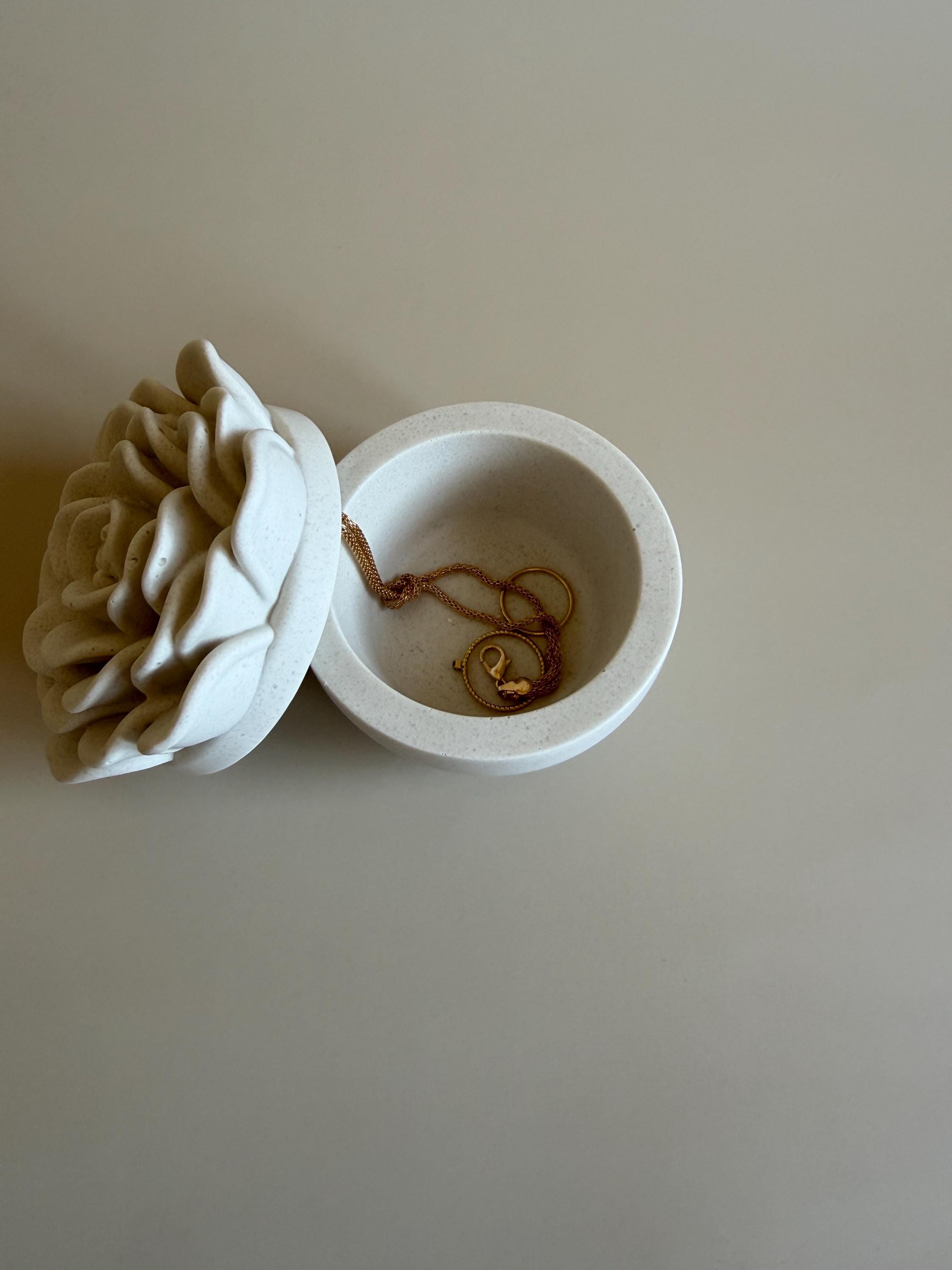 Caja Decorativa con Tapa en Forma de Flor | Joyero | Caja para Anillos | Decoración Minimalista