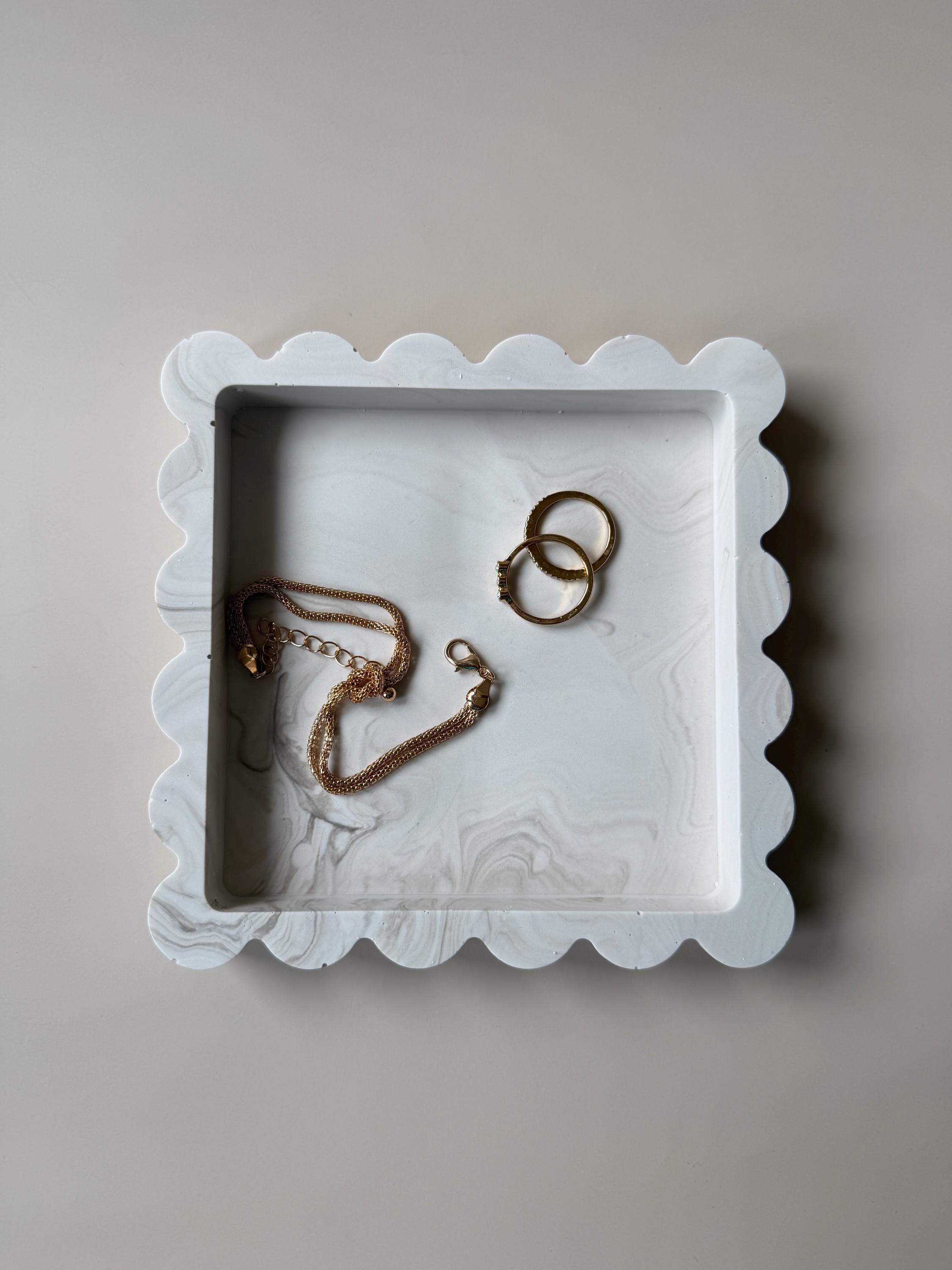 Bandeja Cuadrada con Borde Ondulado | Bandeja para Joyas | Vaciabolsillos | Decoración Minimalista