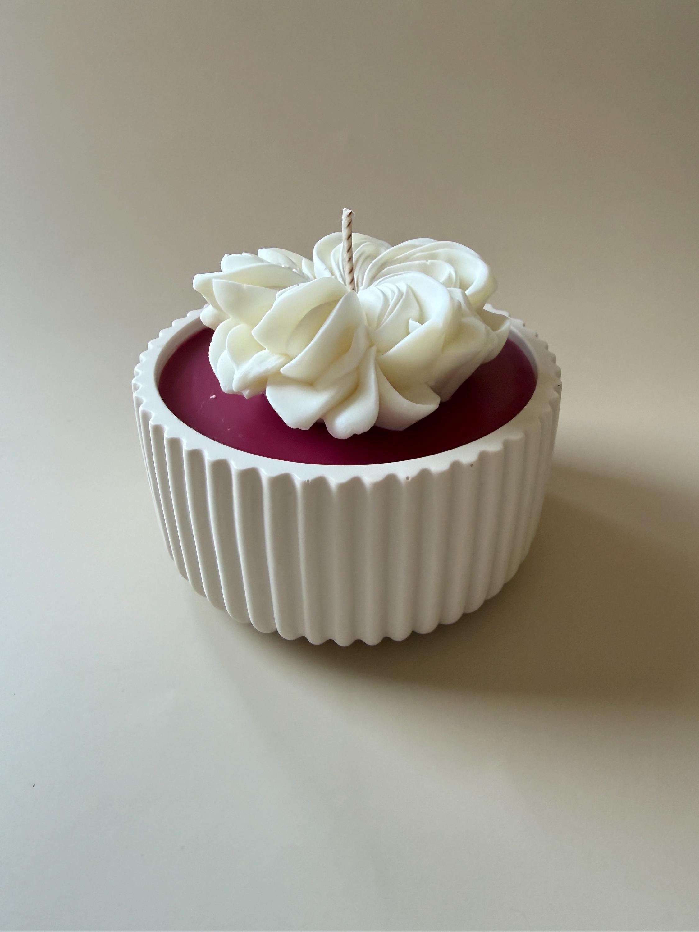 Vela Floral en Vaso de Jesmonite | Vela de Cera de Soja y Coco | Decoración Minimalista