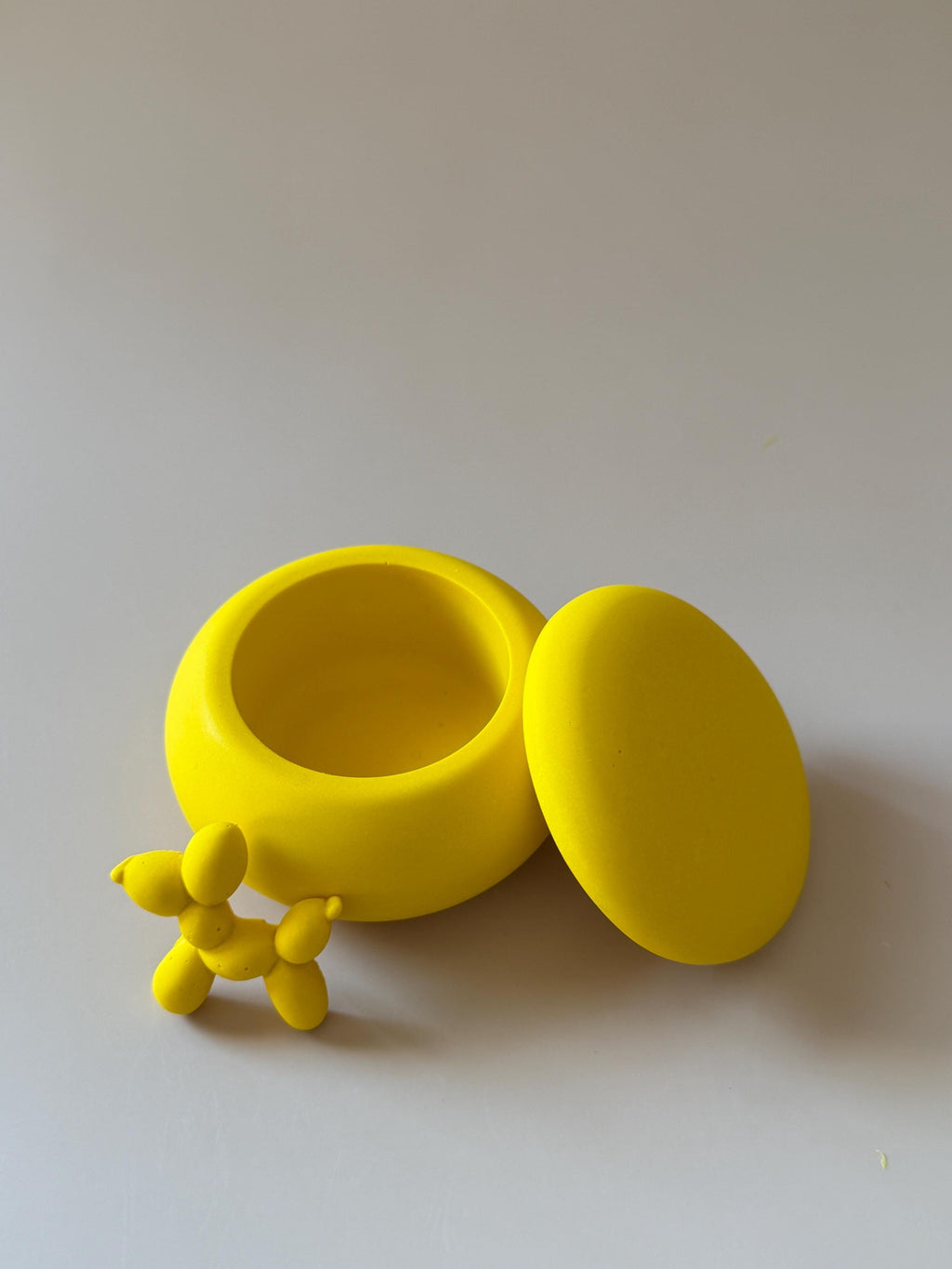 Caja Decorativa con Perro Globo | Joyero de Jesmonite | Caja con Tapa | Decoración Minimalista