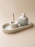 Set decorativo artesanal Salina de Jesmonite con bandeja, porta incienso y caja en acabado mate