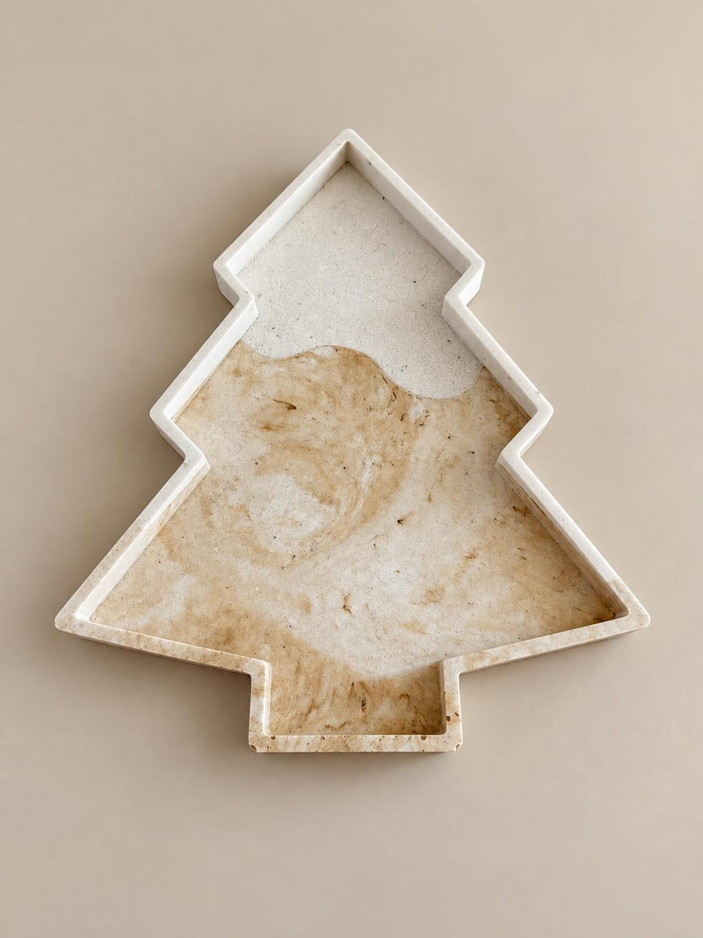 KERST | Bandeja de Jesmonite en forma de árbol de Navidad