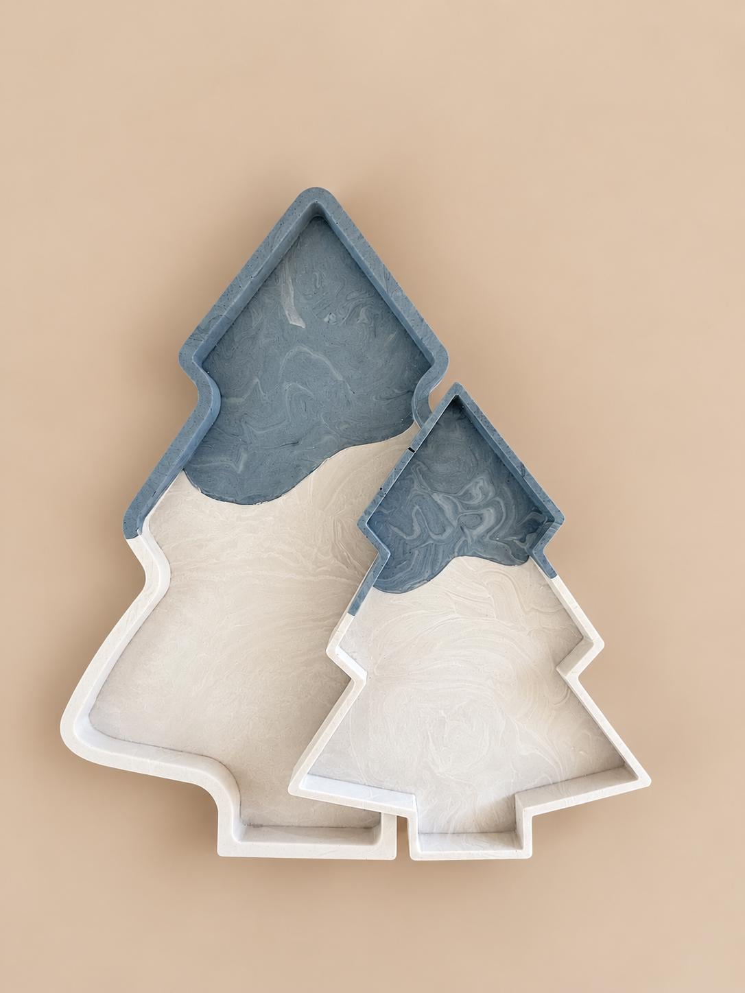 KERST BLUE | Bandeja de Jesmonite con forma de árbol de Navidad