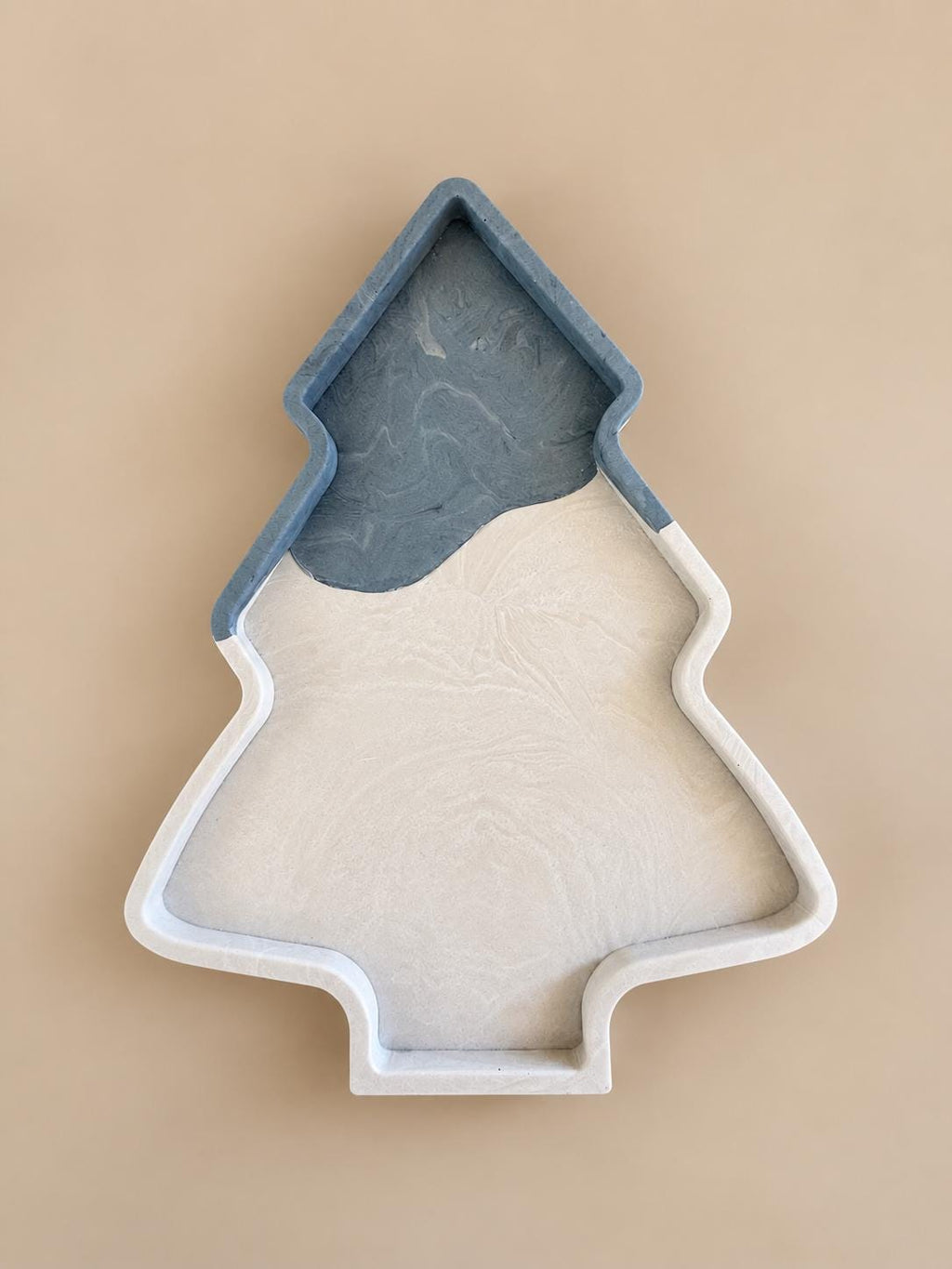 KERST BLUE | Bandeja de Jesmonite con forma de árbol de Navidad