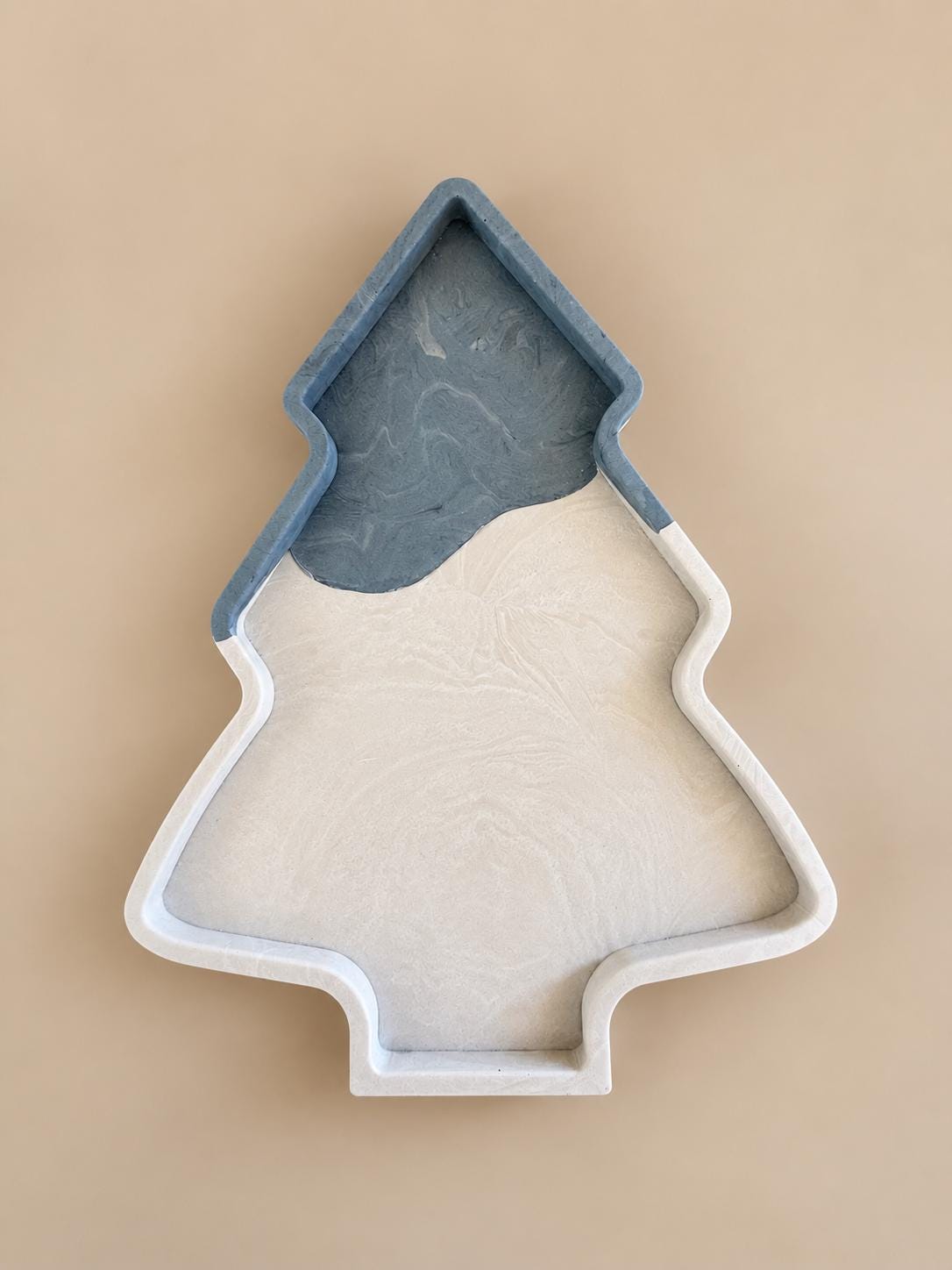 KERST BLUE | Bandeja de Jesmonite con forma de árbol de Navidad