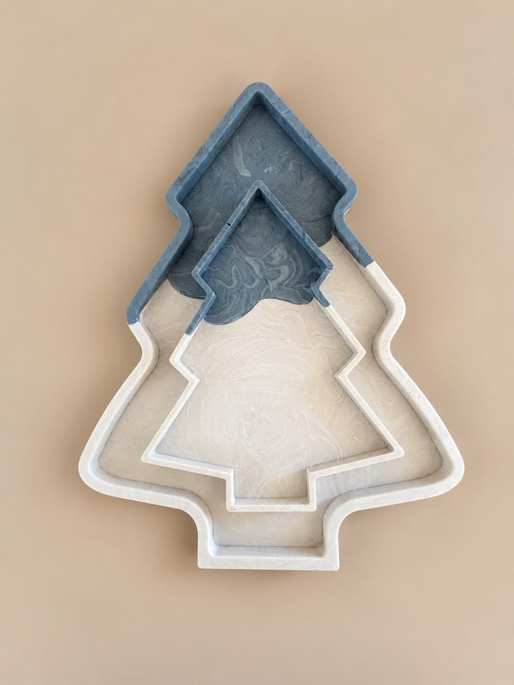 KERST BLUE | Bandeja de Jesmonite con forma de árbol de Navidad