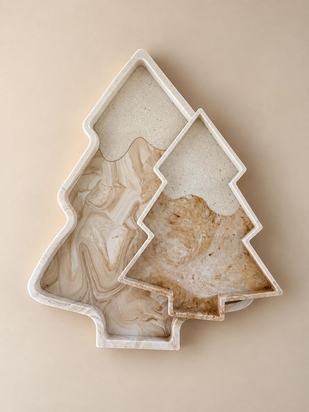 KERST | Bandeja de Jesmonite en forma de árbol de Navidad