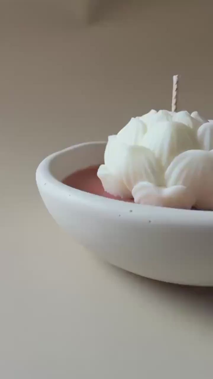 LOTUS | Vela flor de loto de soja y coco con cuenco de Jesmonite